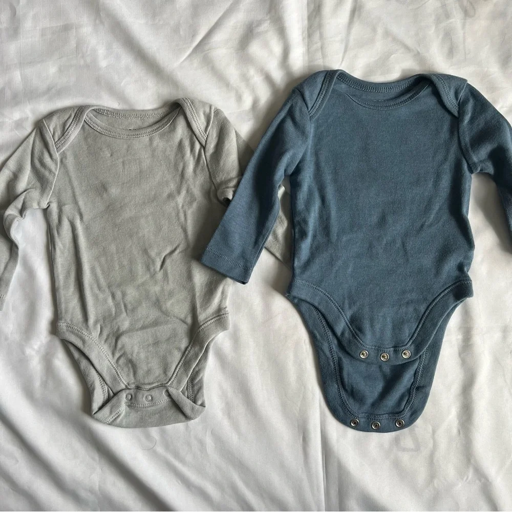 Set of 6 Old Navy Blue Tone Long Sleeve Onesies in Size 0-3 Months